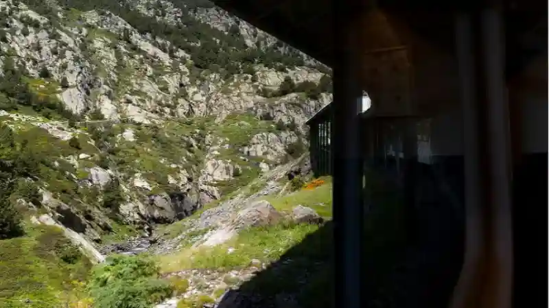 Salta La Coda Biglietto D'ingresso Oscuro Alla Grotte De Baume